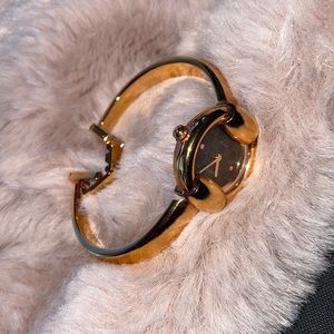 Vintage Gucci Watch 27mm 1400L Series - Gold, Authentic